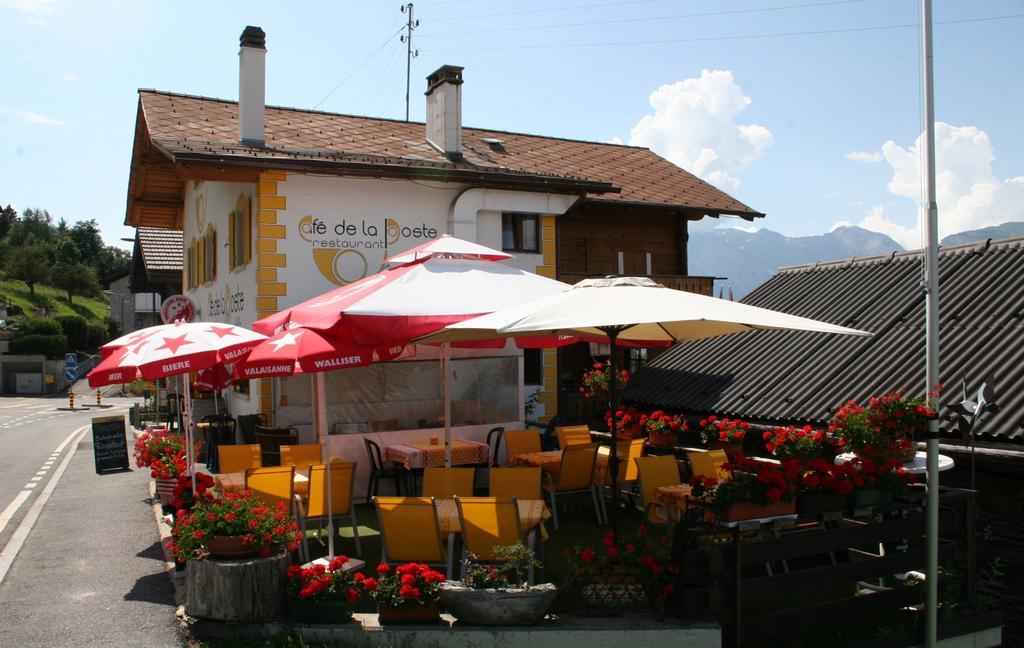 B&B Cafe De La Poste Agettes Exterior photo